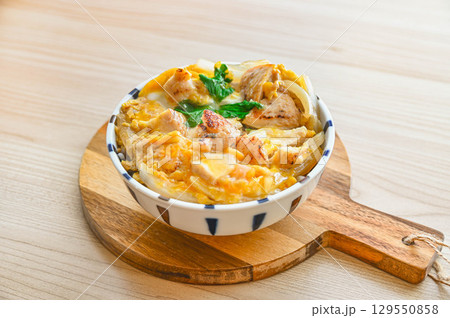 炙った鶏で親子丼 炙った鶏で親子丼 129550858