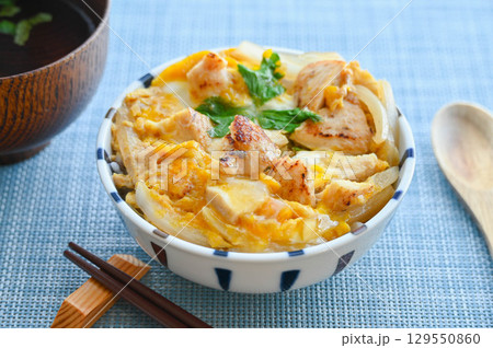 炙った鶏で親子丼 炙った鶏で親子丼 129550860