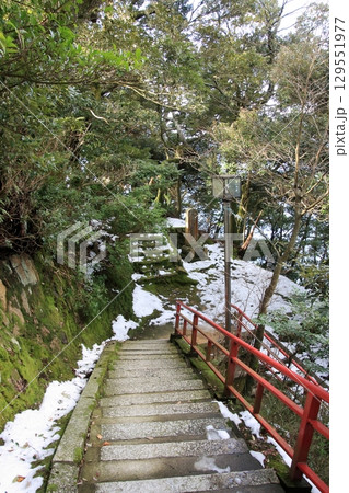 滋賀県琵琶湖　湖北の名所海津大崎と大崎寺 阿彌陀堂 129551977