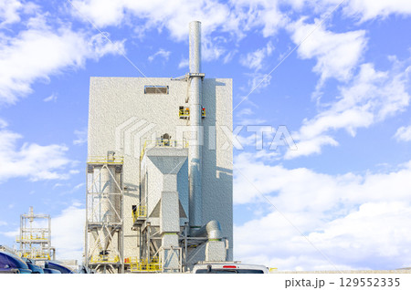 木質バイオマス発電所の見える風景 129552335
