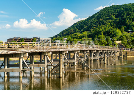 渡月橋の架かる風景 129552757
