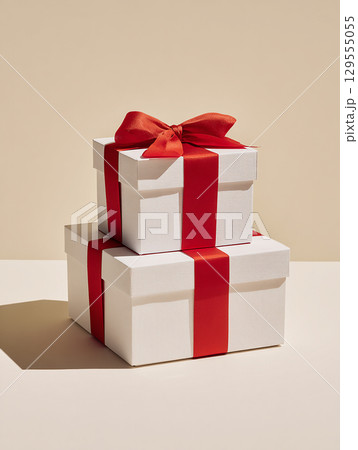 大切な贈り物、重ねられたギフト 129555055