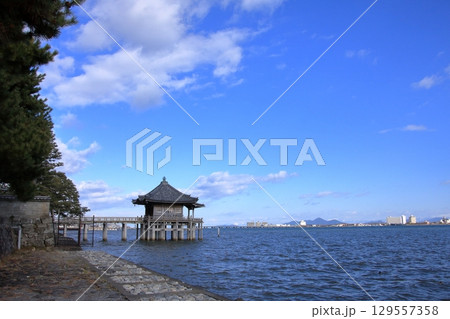 滋賀県琵琶湖　堅田の浮御堂とその風景 129557358