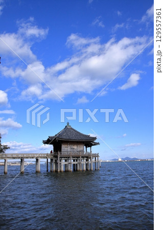 滋賀県琵琶湖 堅田の浮御堂とその風景 滋賀県琵琶湖 堅田の浮御堂とその風景 129557361
