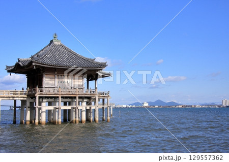 滋賀県琵琶湖　堅田の浮御堂とその風景 129557362