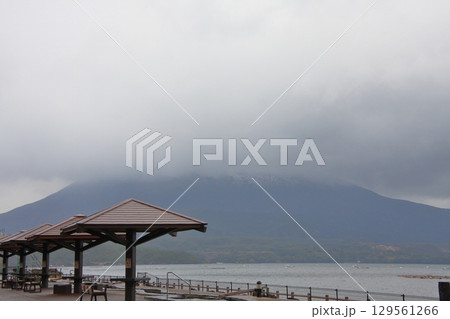 鹿児島県　桜島と大噴火の遺構　黒神埋没鳥居 129561266