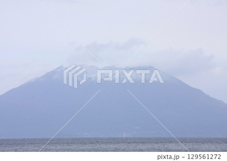 鹿児島県　桜島と大噴火の遺構　黒神埋没鳥居 129561272