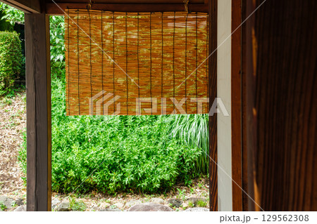 庭とすだれ 庭とすだれ 129562308