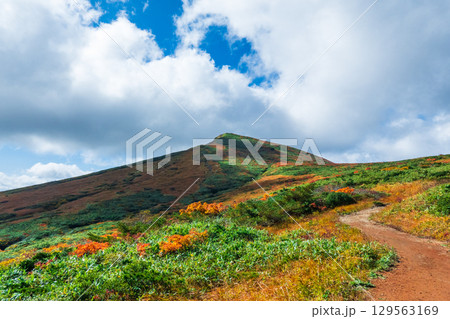 秋の栗駒山登山（東栗駒山～栗駒山） 129563169