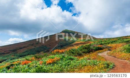 秋の栗駒山登山（東栗駒山～栗駒山） 129563170