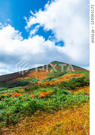 秋の栗駒山登山（東栗駒山～栗駒山） 129563172