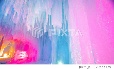 氷に覆われた氷 129563579