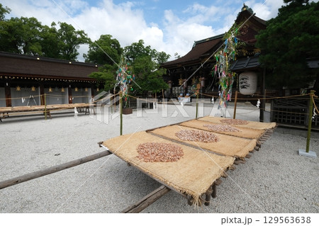 北野天満宮の梅の天日干し 129563638