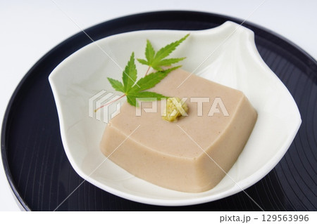 胡麻豆腐 129563996