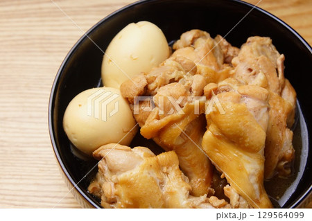 手羽元とゆで卵の煮物 129564099