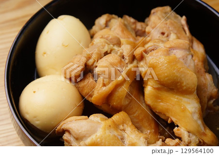 手羽元とゆで卵の煮物 129564100