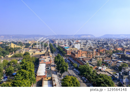 スワルガスリ・タワーからジャイプル町並みを俯瞰 129564148