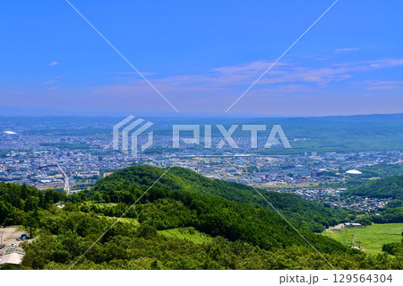 札幌市パノラマ ・展望台から・南東方面(北海道・札幌市) 札幌市パノラマ ・展望台から・南東方面(北海道・札幌市) 129564304