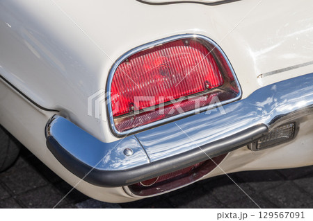 古い車のテールライト　Taillights of old cars, classic cars 129567091