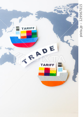 TRADE・カラフルなコンテナ船 129567815