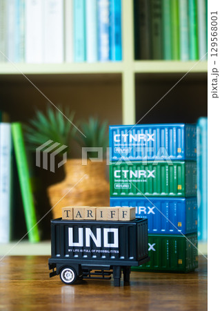 TARIFF・タリフ コンテナに上乗せされた間税 TARIFF・タリフ コンテナに上乗せされた間税 129568001