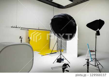 スタジオ撮影の順部　Indoor shooting Preparing  129568137