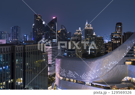 タイ・バンコク中心部のビル群夜景 / Bangkok, Thailand タイ・バンコク中心部のビル群夜景 / Bangkok, Thailand 129569326