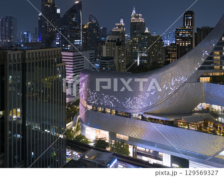 タイ・バンコク中心部のビル群夜景 / Bangkok, Thailand 129569327