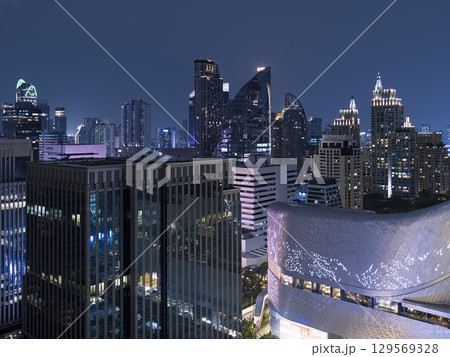 タイ・バンコク中心部のビル群夜景 / Bangkok, Thailand 129569328