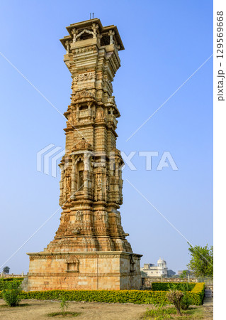 チットールガル城のキルティ・スタンバ  129569668