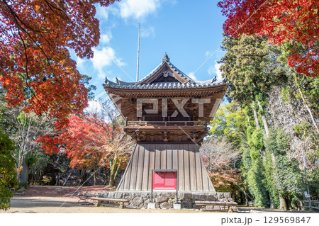 Historic temple surrounded by vibrant autumn foliage at Engyoji mountain Shosha, Himeji, Japan 129569847