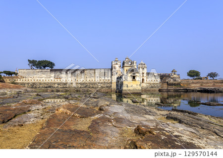 チットールガル城のラーニ・パドマーヴァティ・マハルとマハラニ・シュリ・パドミニ宮殿 129570144