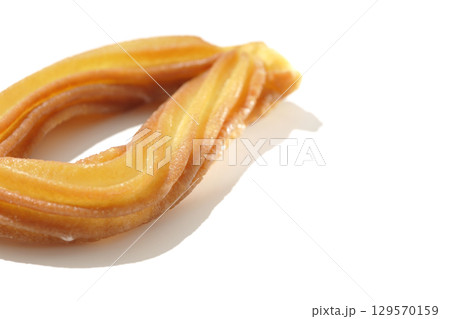 チュロスを白背景で撮影 129570159