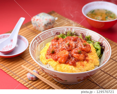プリプリ海老のエビチリ丼　中華ランチ盛り付けイメージ 129570721