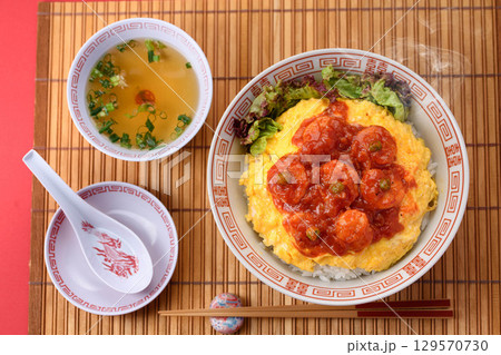 プリプリ海老のエビチリ丼　中華ランチ盛り付けイメージ 129570730