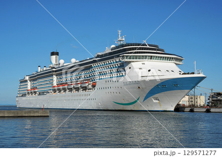 小樽初寄港のクルーズ船アドラ・メディタラニア 129571277