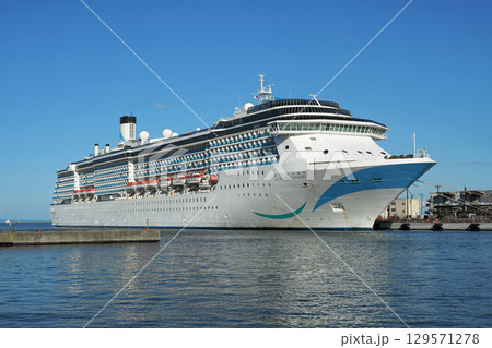 小樽初寄港のクルーズ船アドラ・メディタラニア 129571278
