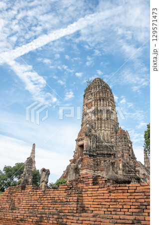 Wat Chaiwatthanaram temple, Ayutthaya historical park, Ayutthaya, Thailand Ancient temple against a blue sky 129571473