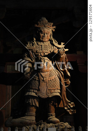 東大寺　大仏殿　広目天 129571604