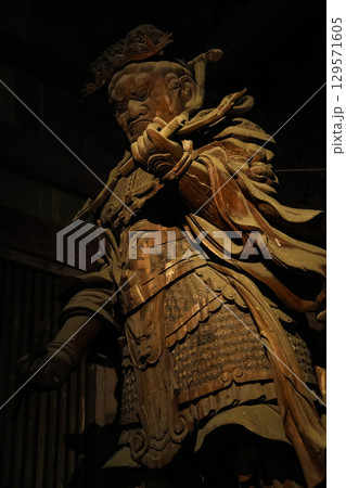 東大寺　大仏殿　広目天 129571605