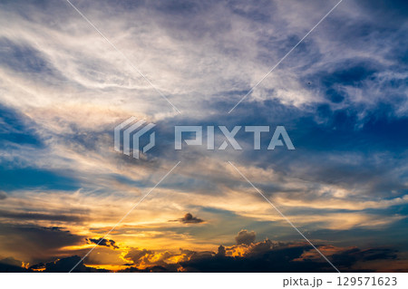 夕日に染まる雲 夕日に染まる雲 129571623