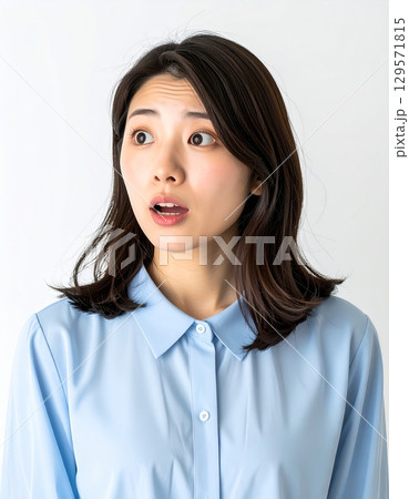 ショックを受ける女性 ショックを受ける女性 129571815