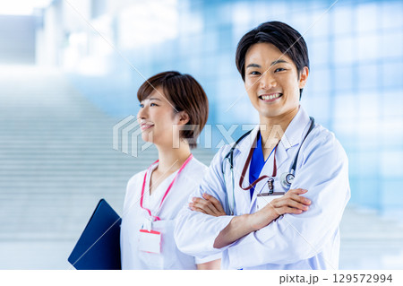 医者　看護師　病院 129572994