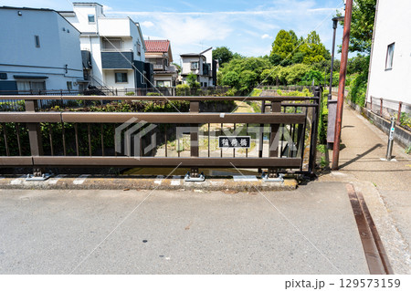 稲荷橋からの仙川の眺め　住宅街を散歩　東京都三鷹市新川3丁目17 129573159