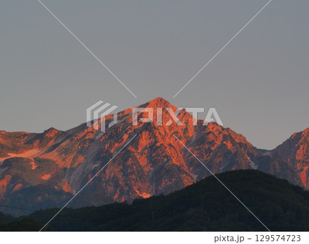 長野県 朝焼けに染まる白馬鑓ヶ岳 8月 長野県 朝焼けに染まる白馬鑓ヶ岳 8月 129574723