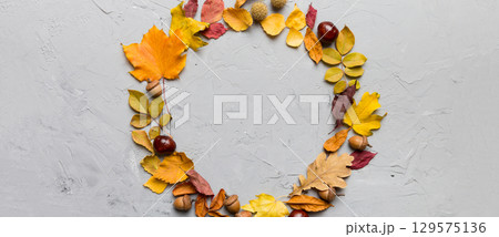 Autumn composition made of dried leaves, cones and acorns on table. Flat lay, top view Autumn composition made of dried leaves, cones and acorns on table. Flat lay, top view 129575136