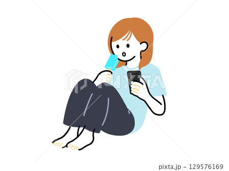 座ってスマホを見る女性 129576169