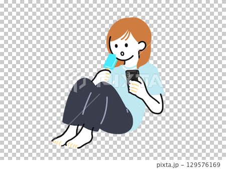 座ってスマホを見る女性 129576169