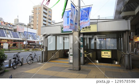都営地下鉄三田線の巣鴨駅A3番出入口、エスカレーターが設置 都営地下鉄三田線の巣鴨駅A3番出入口、エスカレーターが設置 129578596