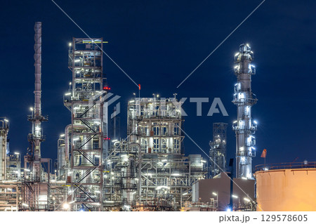 Oil and gas refinery plant at night, Global business energy logistic transportation, Oil and gas refinery petrochemical industrial, Petrochemical refinery industrial energy supply chain. Oil and gas refinery plant at night, Global business energy logistic transportation, Oil and gas refinery petrochemical industrial, Petrochemical refinery industrial energy supply chain. 129578605